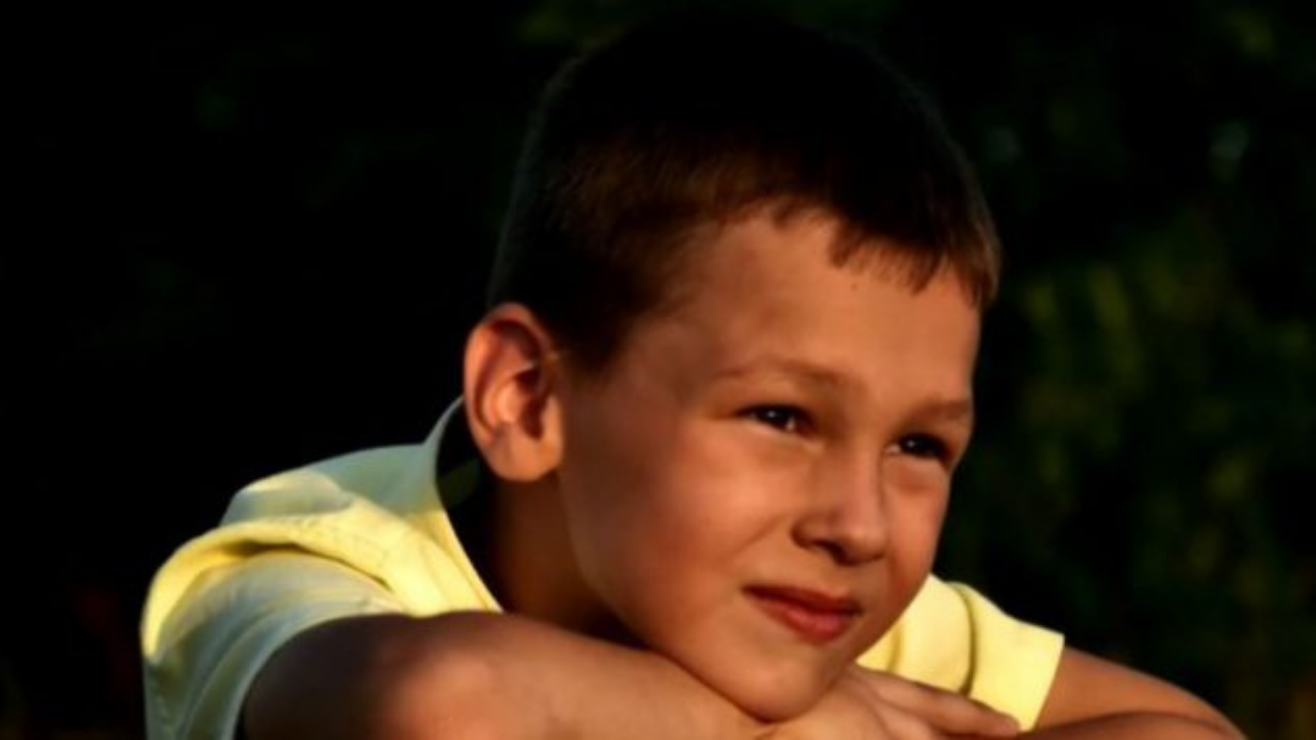 ребенок 3 года. жмурки серега. совсем пацан. анекдоты мемы 2023. совсем пацан.